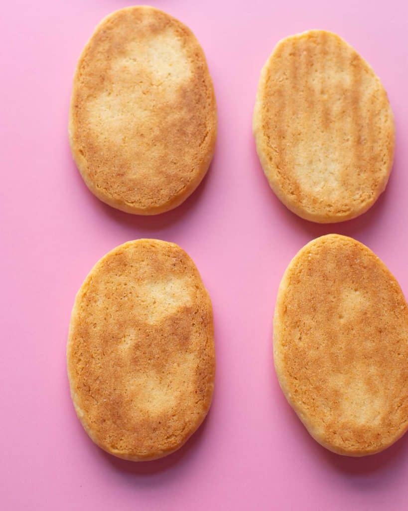The golden bottoms of vegan milano cookies