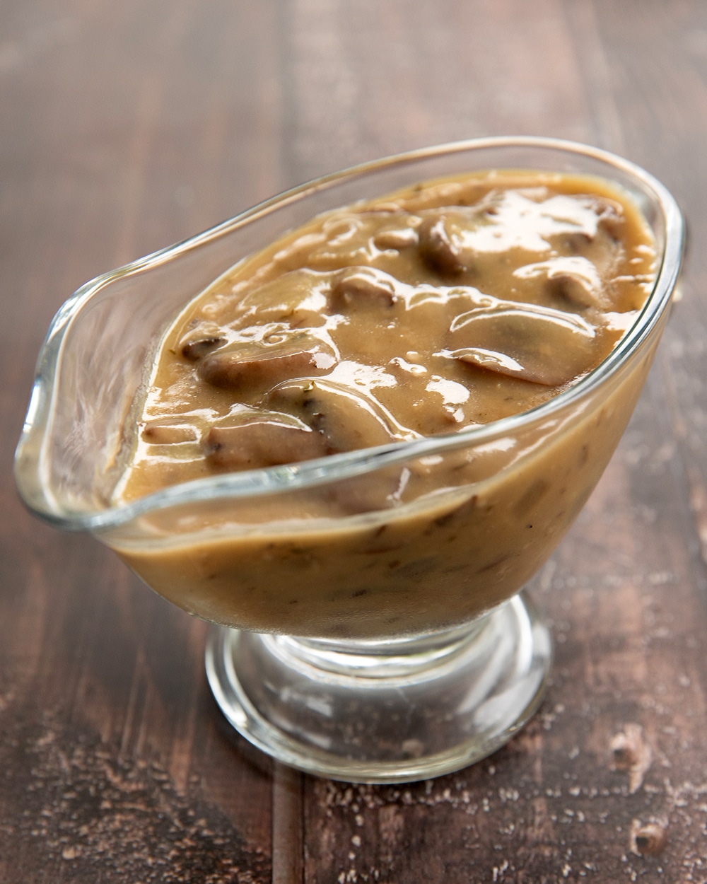 Easy vegan mushroom gravy recipe ready in 30 minutes