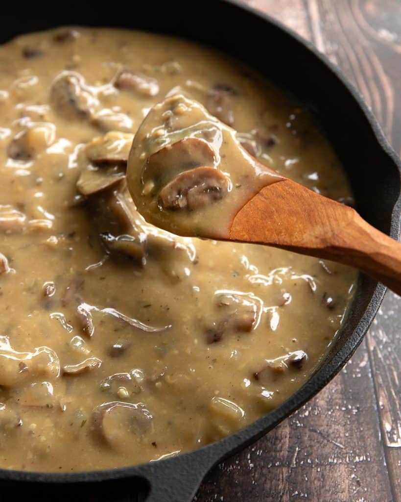 A panful of easy vegan mushroom gravy