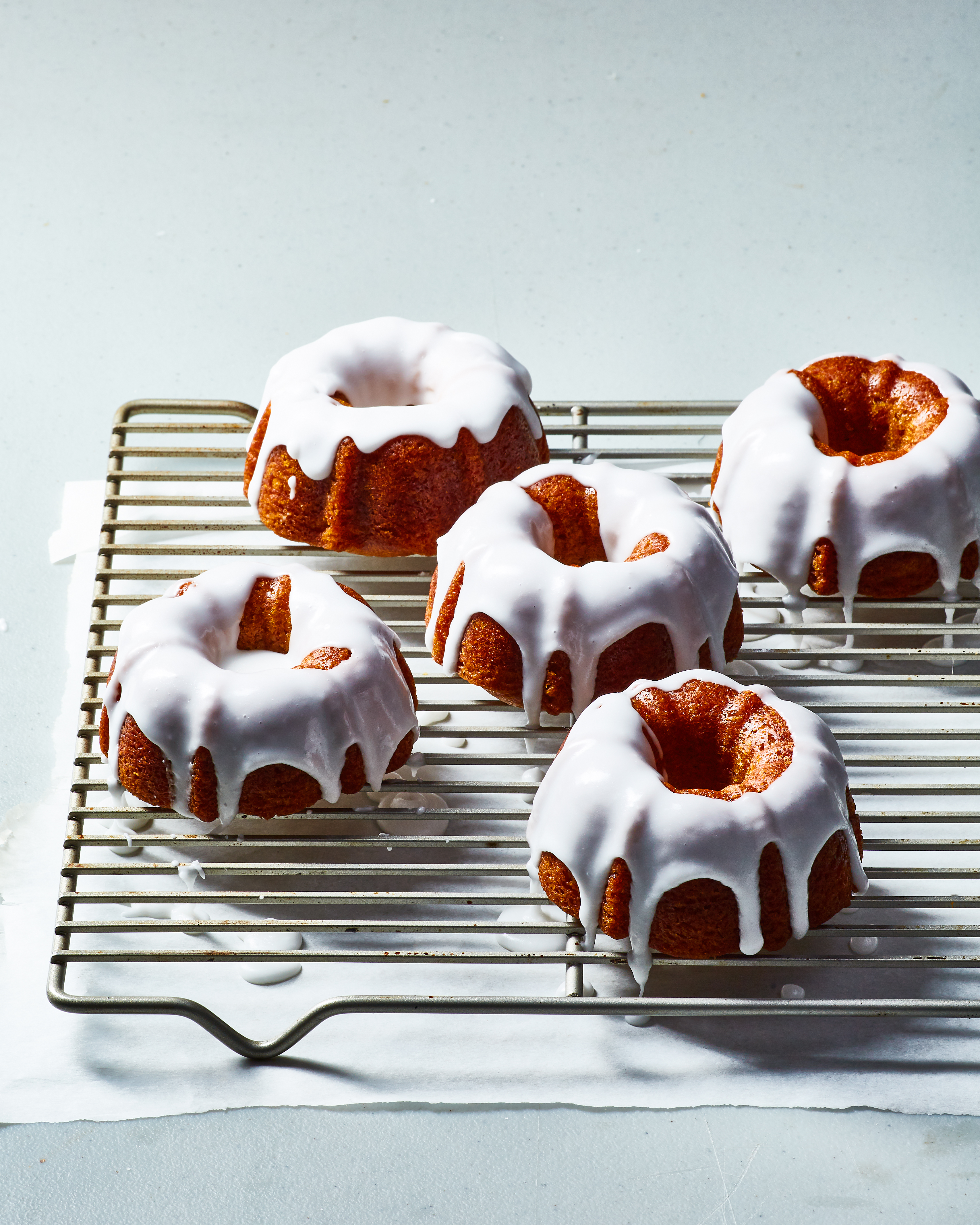 Mini Pumpkin Bundt Cakes Recipe (Video) - Gluesticks Blog