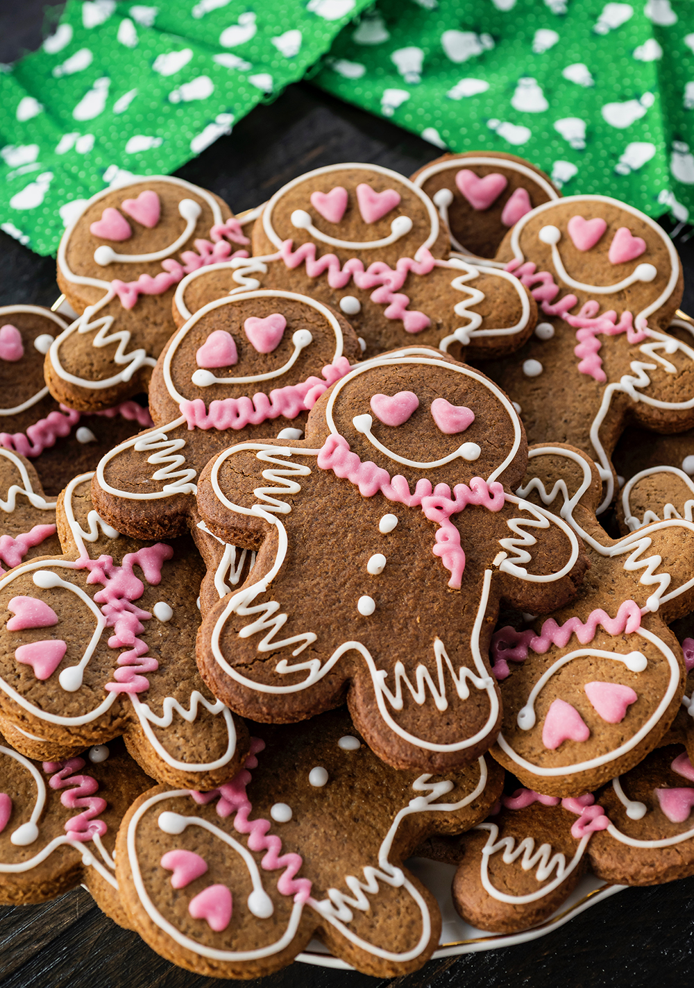 Vegan Gingerbread People – Post Punk Kitchen – Isa Chandra MoskowitzFacebookInstagramTwitterFacebookInstagramTwitter