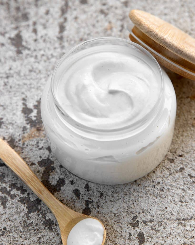 Easy creamy vegan sour cream made with tofu, cashew and coconut oil